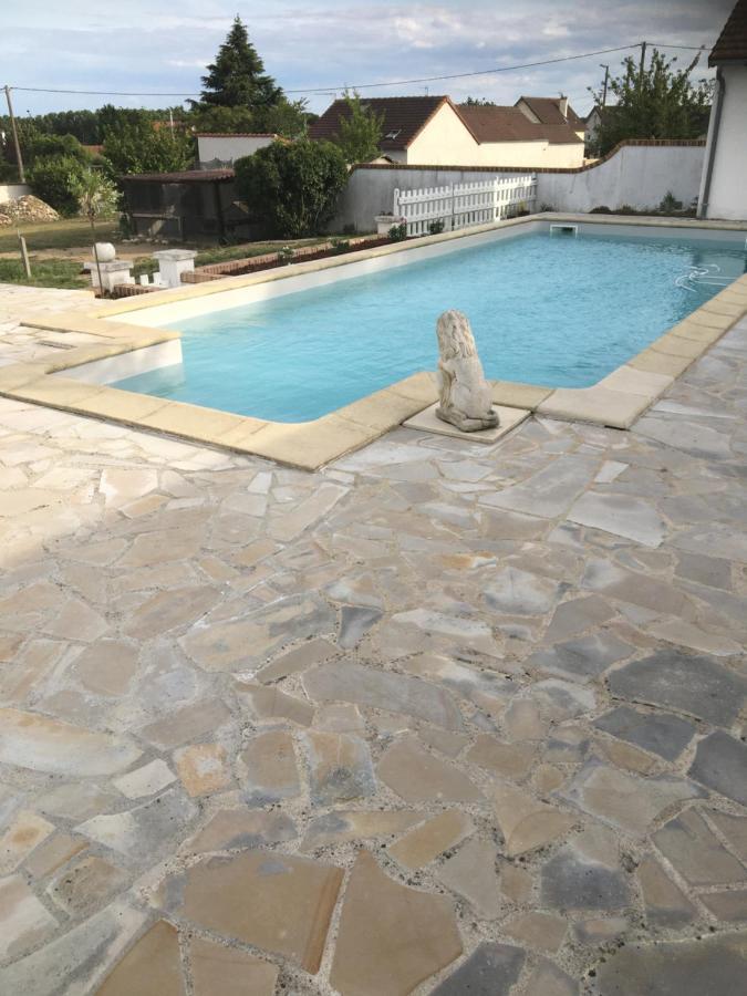 Maison Blanche Piscine Et Petit Dejeuner 샤틀레로 외부 사진
